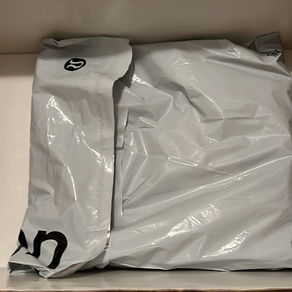 Lululemon Airing Easy Short Sleeve Shirt NEW
Flower Glide Mini True Navy Multi - Picture 3 of 3